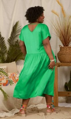 Robe Georgia Satin Vert Brésil -Vêtements Soldes 2024 0cb74aa6 d334 4956 a09e 2dedb8caa4c1