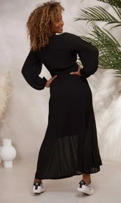 Robe Catelyn Noir -Vêtements Soldes 2024 20ff759f d52b 4a97 9999 69e796872ad3 facetune 11 12 2023 09 59 16