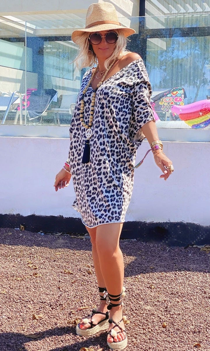 Petite Robe Farah Oversize Ultra-Light Beige Léopard 6 Petite Robe Farah Oversize Ultra-Light Beige Léopard – Image 4