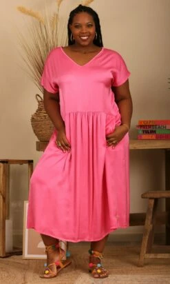 Robe Georgia Satin Rose Fuchsia -Vêtements Soldes 2024 32895202 7b97 41a3 99b4 de3559ec2e97 facetune 16 05 2023 11 23 45