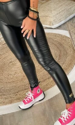 Legging Johan Simili Cuir Brillant Noir -Vêtements Soldes 2024 384c666a dfc4 47ed 8b07 e1cc3ac4c780