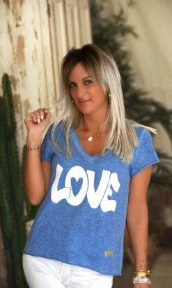 T-Shirt Magda Bleu Jean Love Blanc -Vêtements Soldes 2024 4078e766 8ddb 4db2 b8a7 c95e2132d58a facetune 11 01 2023 12 48 53 1