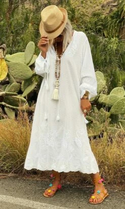 Robe Léonie Broderie Blanc -Vêtements Soldes 2024 443bb2ad 0676 4c86 a178 1eef8d24a7f6