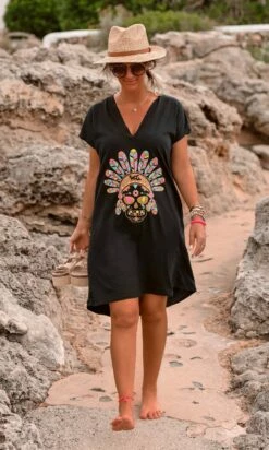 Petite Robe Isadora Noir Pluma Skull Multicolor 13 Petite Robe Isadora Noir Pluma Skull Multicolor -Vêtements Soldes 2024 4d137a74 ee7c 43da 9798 b2673788abd4 facetune 14 06 2023 11 12 05