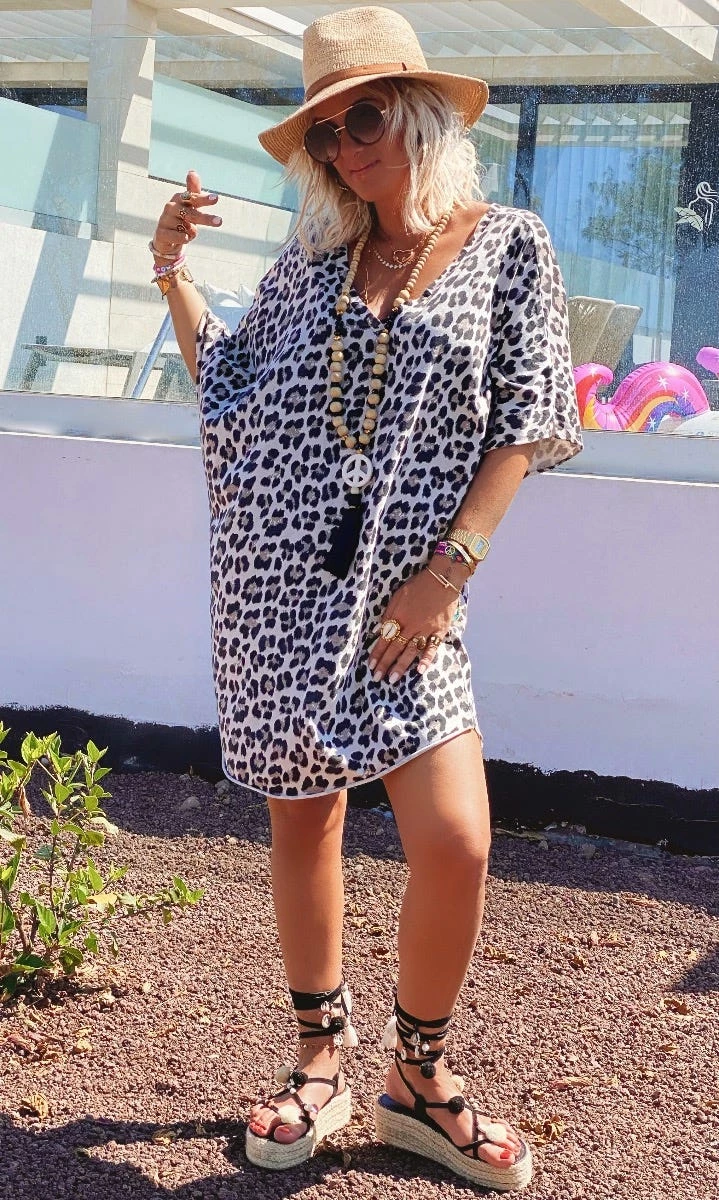 Petite Robe Farah Oversize Ultra-Light Beige Léopard 7 Petite Robe Farah Oversize Ultra-Light Beige Léopard – Image 5