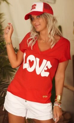 T-Shirt Magda Rouge Love Blanc -Vêtements Soldes 2024 862279a8 8d45 42d9 9468 0b475be912d7 facetune 03 03 2023 12 42 41
