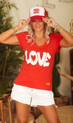 T-Shirt Magda Rouge Love Blanc -Vêtements Soldes 2024 8a8ec8d6 b7aa 44b3 8e8a 75f85eea4156 facetune 03 03 2023 12 52 37