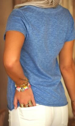 T-Shirt Magda Bleu Jean Love Blanc -Vêtements Soldes 2024 9e9e56db e5b8 4e05 ac39 301af5ef9a6f facetune 11 01 2023 12 56 21 1