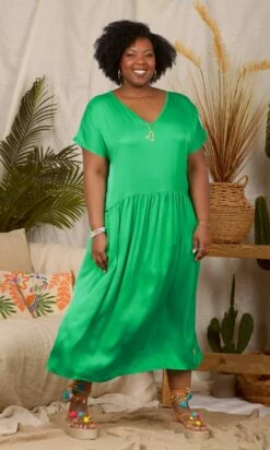 Robe Georgia Satin Vert Brésil -Vêtements Soldes 2024 a109c9da 4d0c 4cae bd38 d2042aeb5b9e