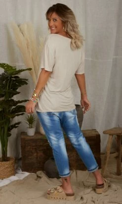 T-Shirt Basic Beige -Vêtements Soldes 2024 b0089b79 9f09 4472 bc90 322d38d5194a facetune 25 03 2023 18 50 04 3