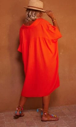 Petite Robe Chemise Sherine Oversize Orange -Vêtements Soldes 2024 c4ab63f4 7ee5 41d6 8137 61bcb51245ad facetune 17 07 2023 10 35 57