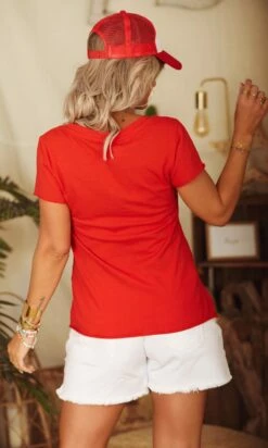T-Shirt Magda Rouge Love Blanc -Vêtements Soldes 2024 d77334ba 58d9 490b a80f 6f83318d9955 facetune 03 03 2023 12 25 55