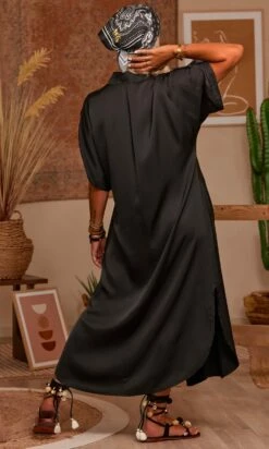 Robe Valène Satin Noir -Vêtements Soldes 2024 d80a94a1 d8bd 4606 b581 b471d8a3cb27 facetune 18 07 2023 12 10 53