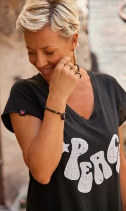 Robe Magda Ultra-Light Noir Peace Blanc 14 Robe Magda Ultra-Light Noir Peace Blanc -Vêtements Soldes 2024 facetune 01 09 2023 17 02 12