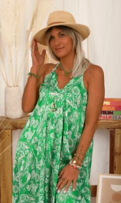 Robe Sakina Satin Royal Flower Vert -Vêtements Soldes 2024 facetune 02 11 2023 11 23 13