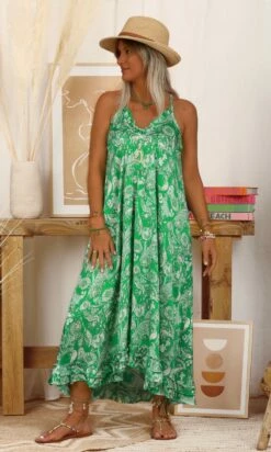Robe Sakina Satin Royal Flower Vert -Vêtements Soldes 2024 facetune 02 11 2023 11 29 55