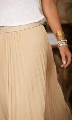 Jupe Plissée Nahla Beige -Vêtements Soldes 2024 facetune 03 03 2023 11 02 41