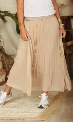 Jupe Plissée Nahla Beige -Vêtements Soldes 2024 facetune 03 03 2023 11 02 44