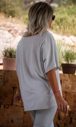 T-Shirt Solene Oversize Gris Clair Star Rose Fluo -Vêtements Soldes 2024 facetune 03 07 2023 11 16 59