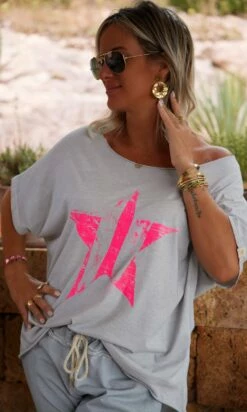 T-Shirt Solene Oversize Gris Clair Star Rose Fluo -Vêtements Soldes 2024 facetune 03 07 2023 11 17 39