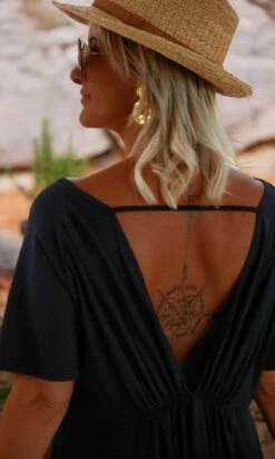 Robe Leyva Ultra-Light Noir -Vêtements Soldes 2024 facetune 03 07 2023 12 13 56