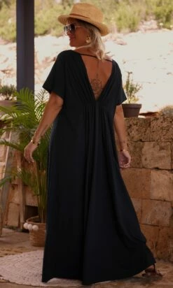 Robe Leyva Ultra-Light Noir -Vêtements Soldes 2024 facetune 03 07 2023 12 13 59