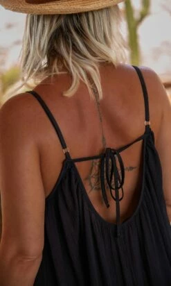 Robe De Plage Miranda Noir -Vêtements Soldes 2024 facetune 03 07 2023 16 00 05