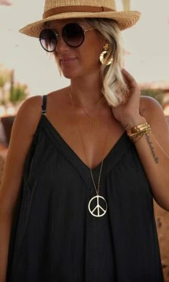 Robe De Plage Miranda Noir -Vêtements Soldes 2024 facetune 03 07 2023 16 02 13