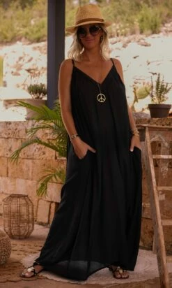 Robe De Plage Miranda Noir -Vêtements Soldes 2024 facetune 03 07 2023 16 04 07