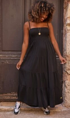 Robe Juliana Noir 14 Robe Juliana Noir -Vêtements Soldes 2024 facetune 03 10 2023 10 33 00