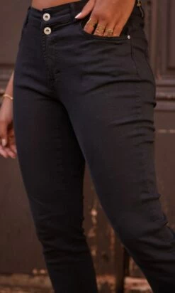 Pantalon Eddy Noir -Vêtements Soldes 2024 facetune 03 10 2023 14 57 44