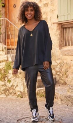 Sweat Fin Logan Noir Angel Love Rose Fluo 14 Sweat Fin Logan Noir Angel Love Rose Fluo -Vêtements Soldes 2024 facetune 03 10 2023 16 26 04