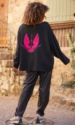 Sweat Fin Logan Noir Angel Love Rose Fluo 12 Sweat Fin Logan Noir Angel Love Rose Fluo -Vêtements Soldes 2024 facetune 03 10 2023 16 33 30