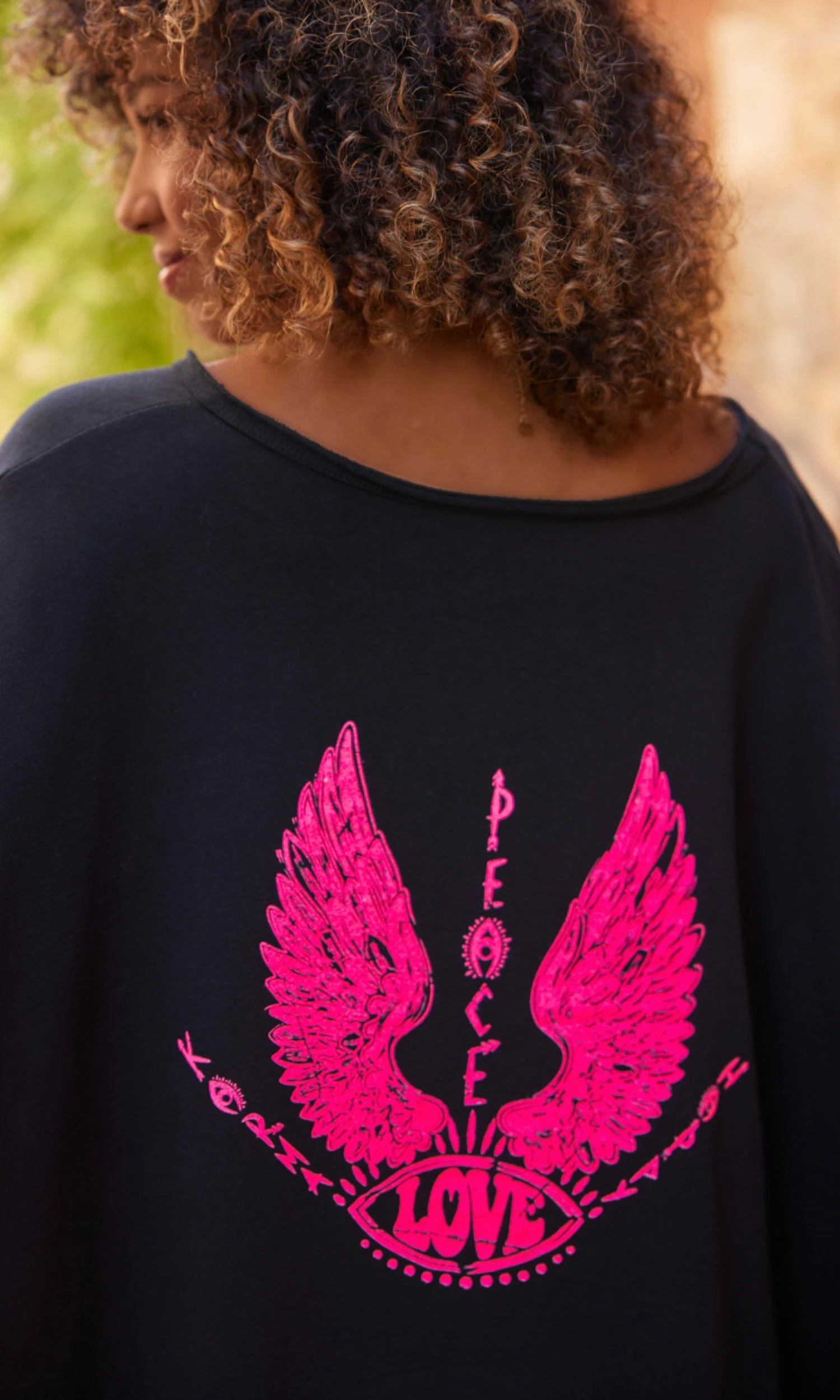 Sweat Fin Logan Noir Angel Love Rose Fluo 7 Sweat Fin Logan Noir Angel Love Rose Fluo – Image 5