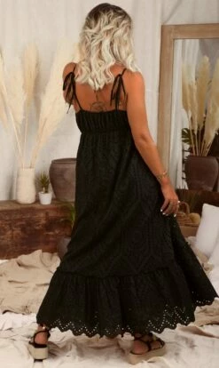 Robe Aure Broderie Noir 11 Robe Aure Broderie Noir -Vêtements Soldes 2024 facetune 03 11 2023 09 08 10