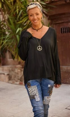 T-Shirt Essentiel Marius Oversize Noir -Vêtements Soldes 2024 facetune 04 09 2023 11 22 51