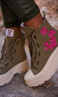 Pantalon Meryl Huilé Kaki -Vêtements Soldes 2024 facetune 04 10 2023 09 45 50