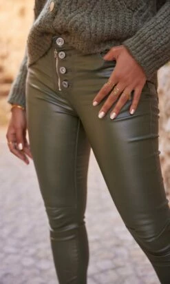 Gilet Nell Kaki -Vêtements Soldes 2024 facetune 04 10 2023 09 57 53