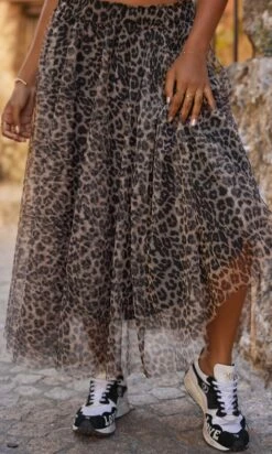 Jupon Olympe Beige Léopard 15 Jupon Olympe Beige Léopard -Vêtements Soldes 2024 facetune 04 10 2023 12 07 36 1