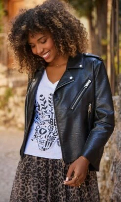 Jupon Olympe Beige Léopard 13 Jupon Olympe Beige Léopard -Vêtements Soldes 2024 facetune 04 10 2023 12 11 37 1