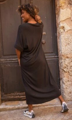 Robe Meg Maille Doudou Noir -Vêtements Soldes 2024 facetune 04 10 2023 12 27 04