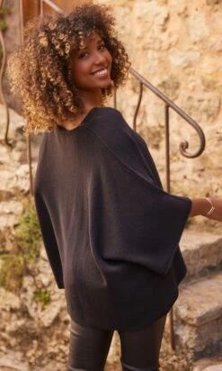 Pull Léon Oversize Noir 11 Pull Léon Oversize Noir -Vêtements Soldes 2024 facetune 04 10 2023 15 15 42