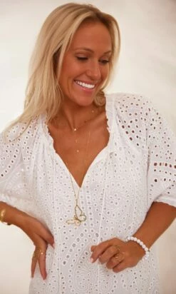 Robe Lixy Broderie Blanc -Vêtements Soldes 2024 facetune 05 02 2024 11 19 08