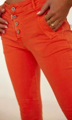 Pantalon Meryl Orange 14 Pantalon Meryl Orange -Vêtements Soldes 2024 facetune 05 02 2024 14 32 00