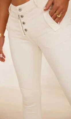 Pantalon Meryl Vanille 15 Pantalon Meryl Vanille -Vêtements Soldes 2024 facetune 05 02 2024 16 52 39