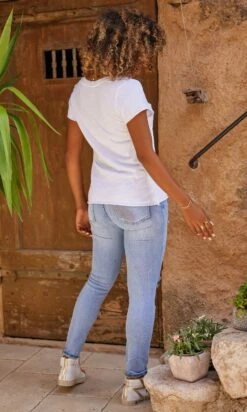 T-Shirt Magda Blanc Pluma Skull Karma Multicolor 14 T-Shirt Magda Blanc Pluma Skull Karma Multicolor -Vêtements Soldes 2024 facetune 05 09 2023 15 06 22