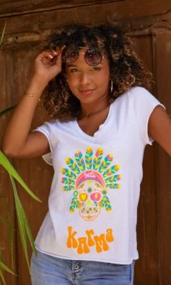 T-Shirt Magda Blanc Pluma Skull Karma Multicolor 12 T-Shirt Magda Blanc Pluma Skull Karma Multicolor -Vêtements Soldes 2024 facetune 05 09 2023 15 35 21