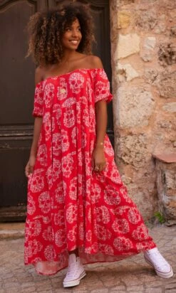 Robe Daria Rouge Flower Skull -Vêtements Soldes 2024 facetune 05 10 2023 09 19 13