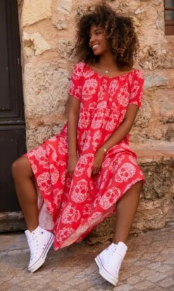 Robe Daria Rouge Flower Skull -Vêtements Soldes 2024 facetune 05 10 2023 09 28 10