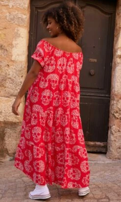 Robe Daria Rouge Flower Skull -Vêtements Soldes 2024 facetune 05 10 2023 09 40 51